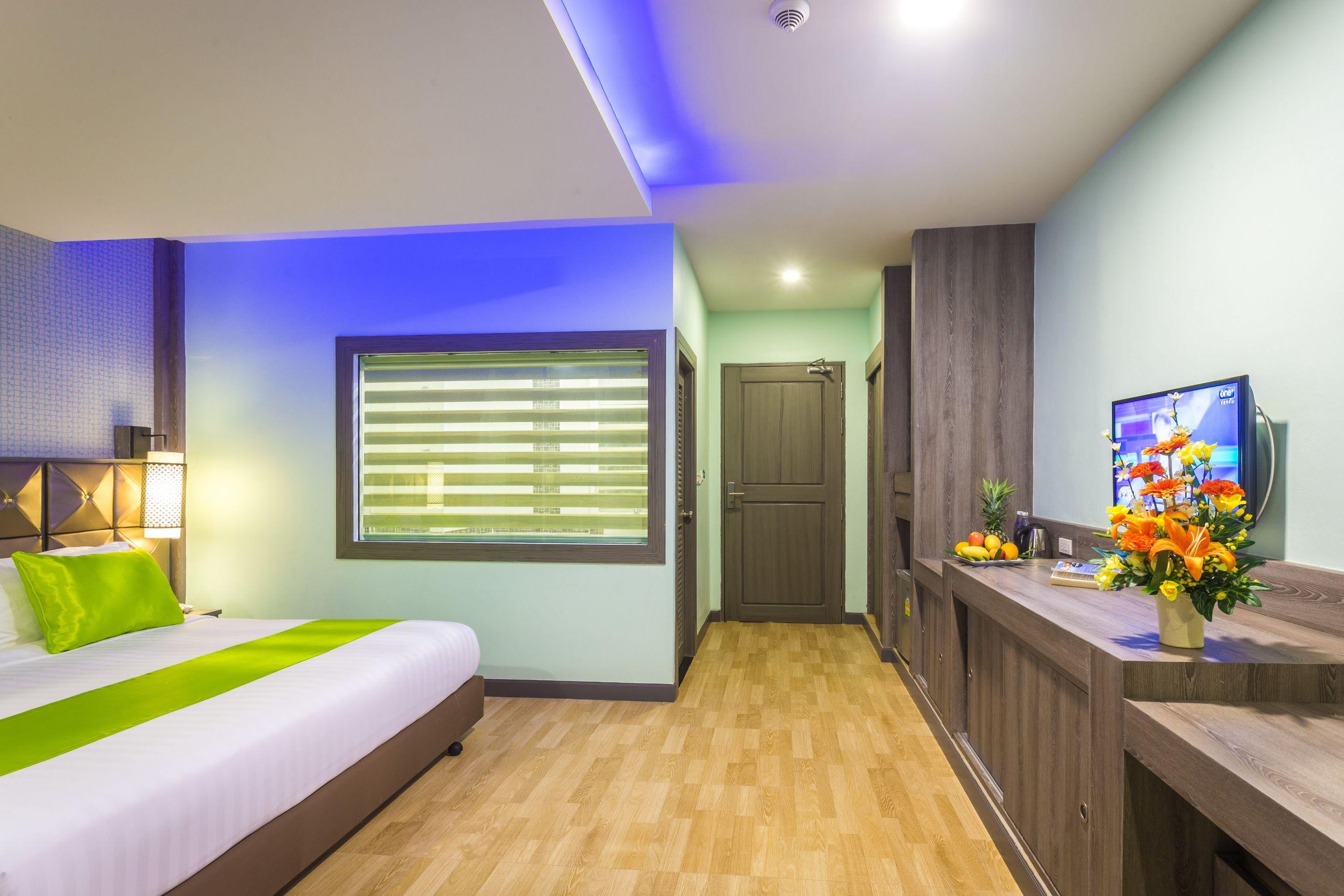 Add Plus Hotel & Spa Patong Exterior photo