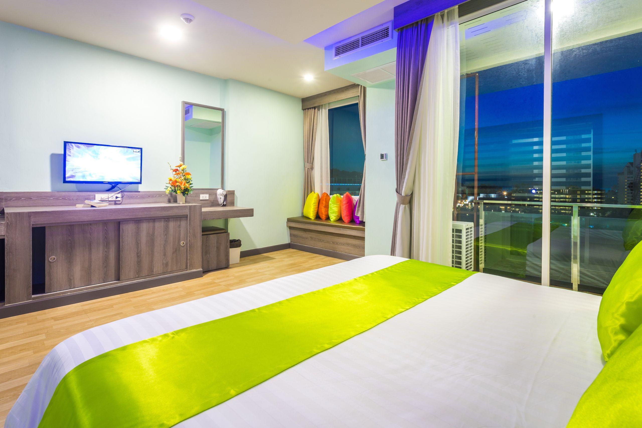 Add Plus Hotel & Spa Patong Exterior photo